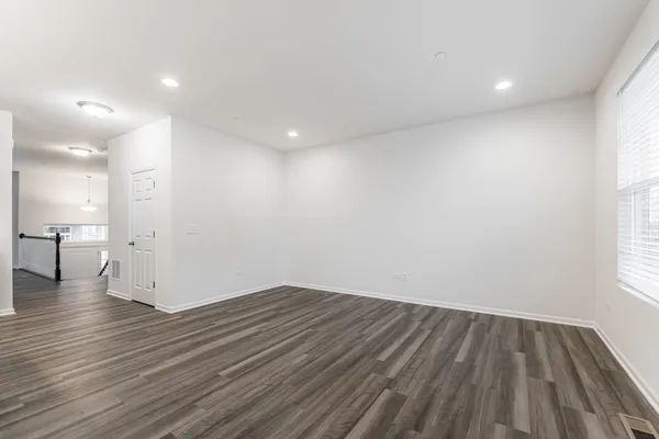 $4,900 | 1985 Kingsley Circle, Northbrook, IL 60062