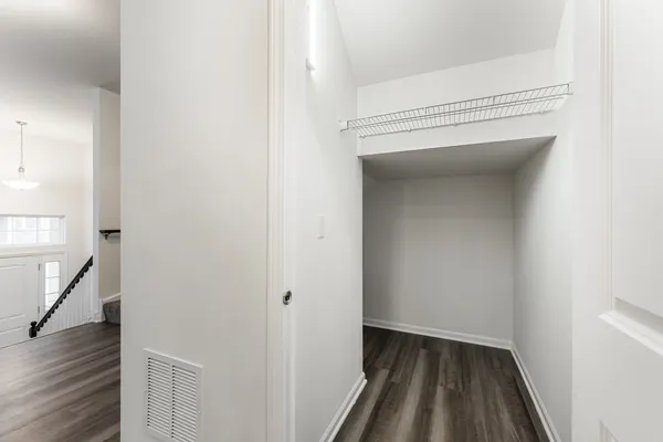 $4,900 | 1985 Kingsley Circle, Northbrook, IL 60062