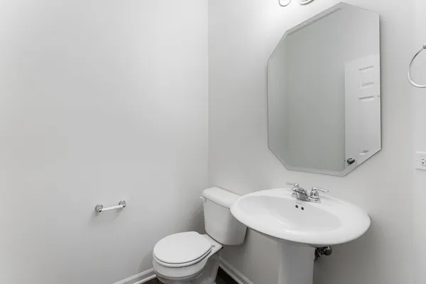 $4,900 | 1985 Kingsley Circle, Northbrook, IL 60062