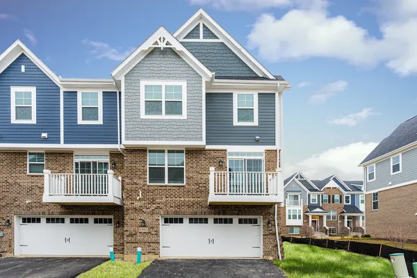 $4,900 | 1985 Kingsley Circle, Northbrook, IL 60062