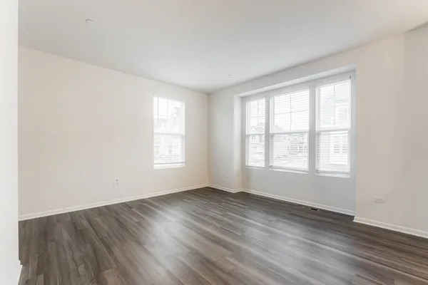 $4,900 | 1985 Kingsley Circle, Northbrook, IL 60062