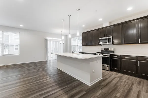 $4,900 | 1985 Kingsley Circle, Northbrook, IL 60062