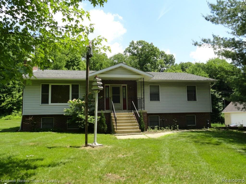 4500 Hogback Road Fowlerville, MI 48836 - Photo 10 of 48 Welcom Home!.jpg