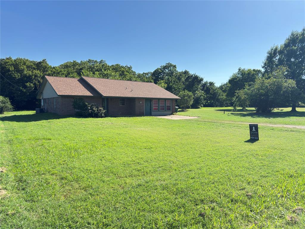 415 Meadowlark Trail Springtown, TX 76082 - Photo 39 of 40 an aerial view of a house