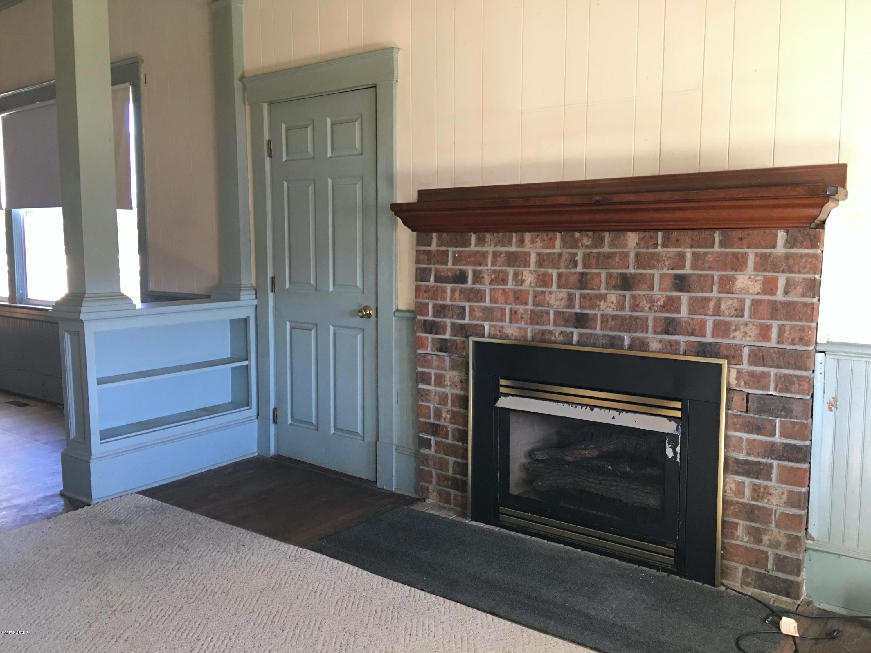1312 Old Cherry Point Road New Bern, NC 28560 - Photo 11 of 80 Living room, gas logs in fireplace