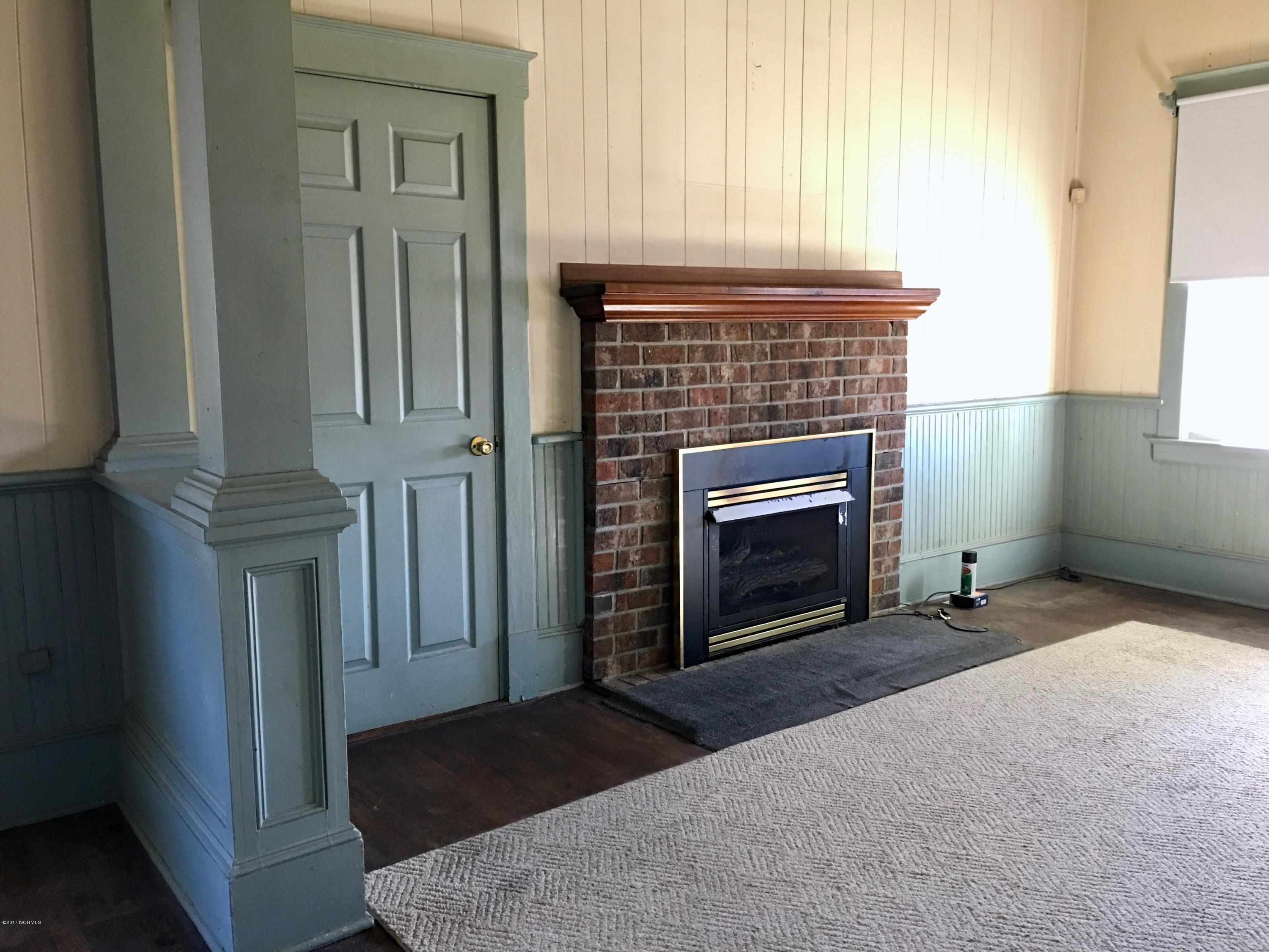 1312 Old Cherry Point Road New Bern, NC 28560 - Photo 12 of 80 Living room
