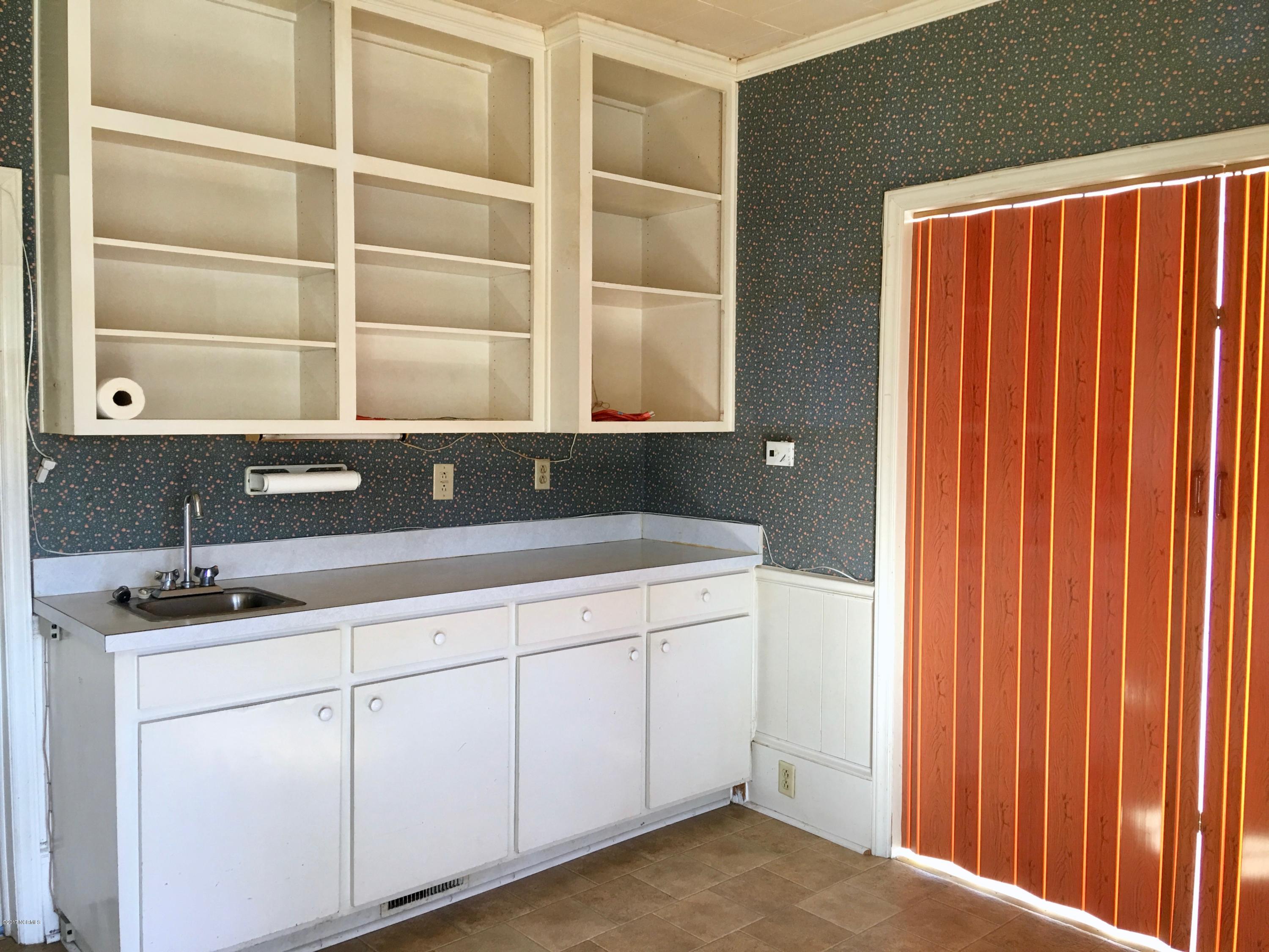 1312 Old Cherry Point Road New Bern, NC 28560 - Photo 33 of 80 Kitchen, next to Carolina room