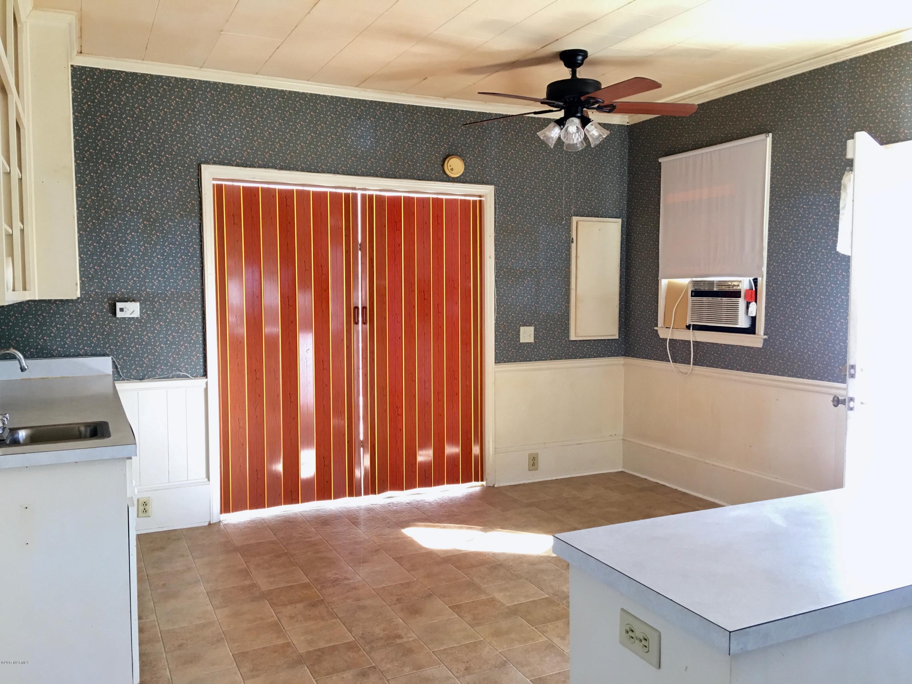1312 Old Cherry Point Road New Bern, NC 28560 - Photo 34 of 80 Kitchen, next to Carolina room