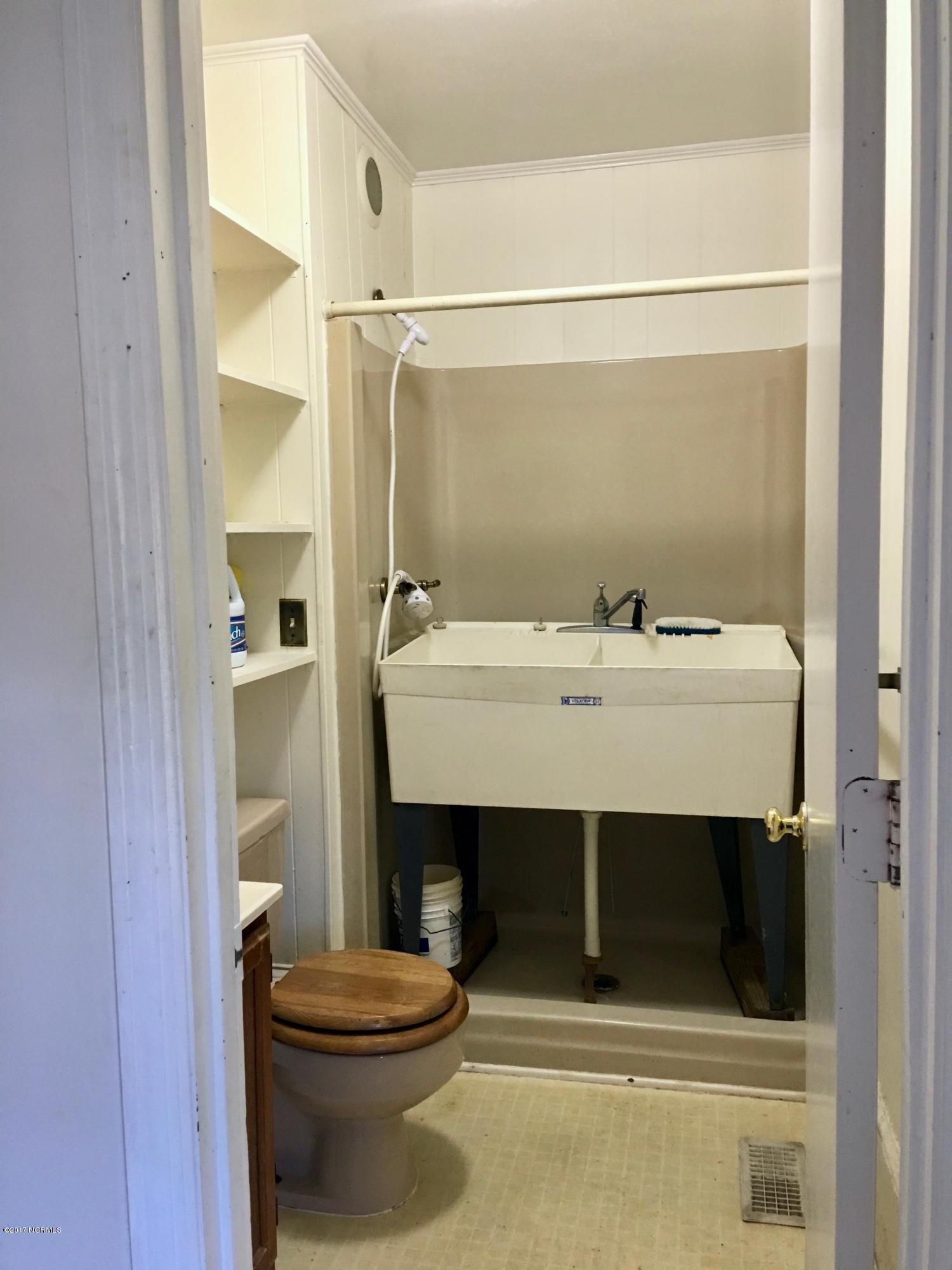 1312 Old Cherry Point Road New Bern, NC 28560 - Photo 42 of 80 Bathroom 2