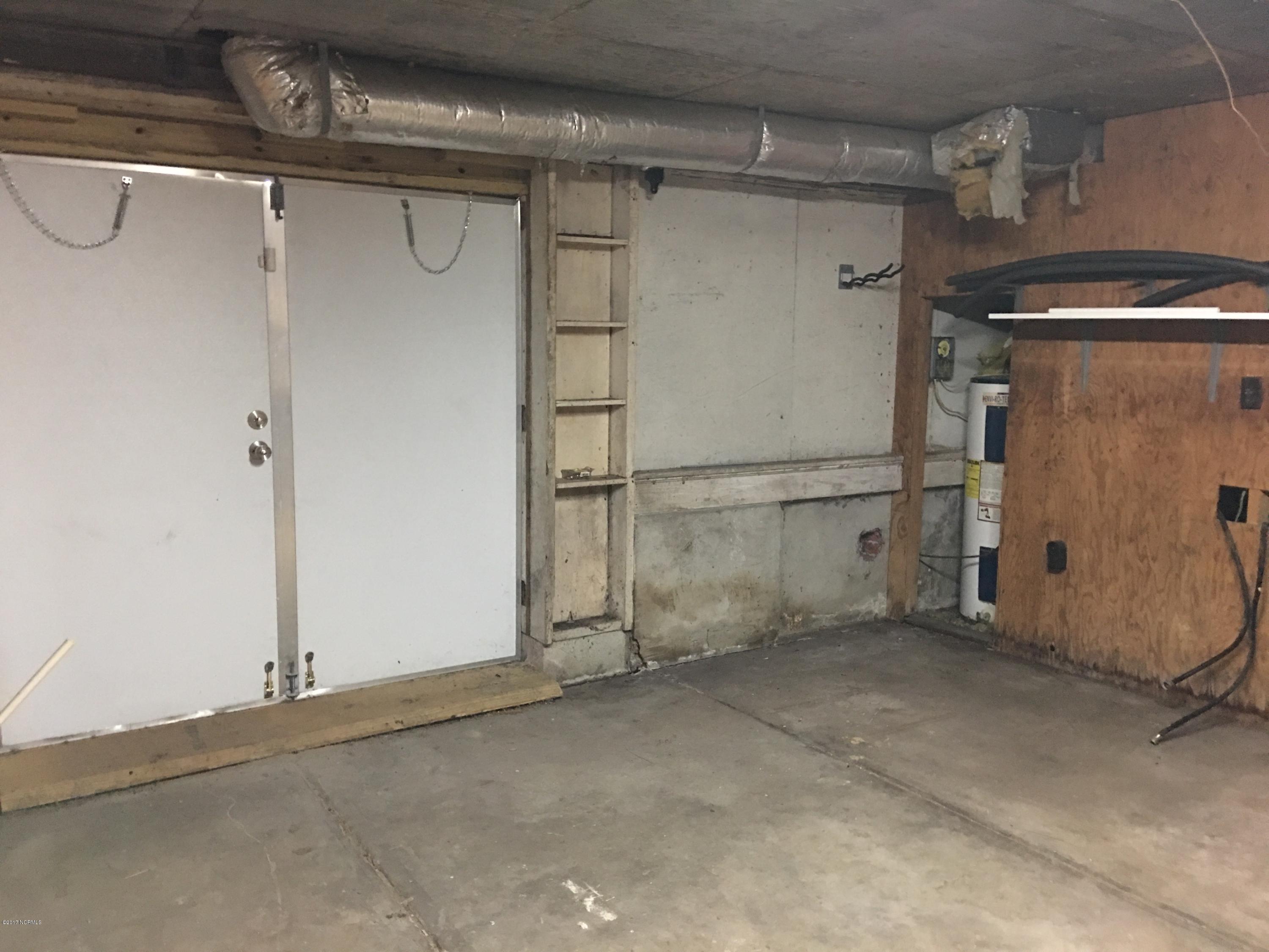 1312 Old Cherry Point Road New Bern, NC 28560 - Photo 59 of 80 Garage