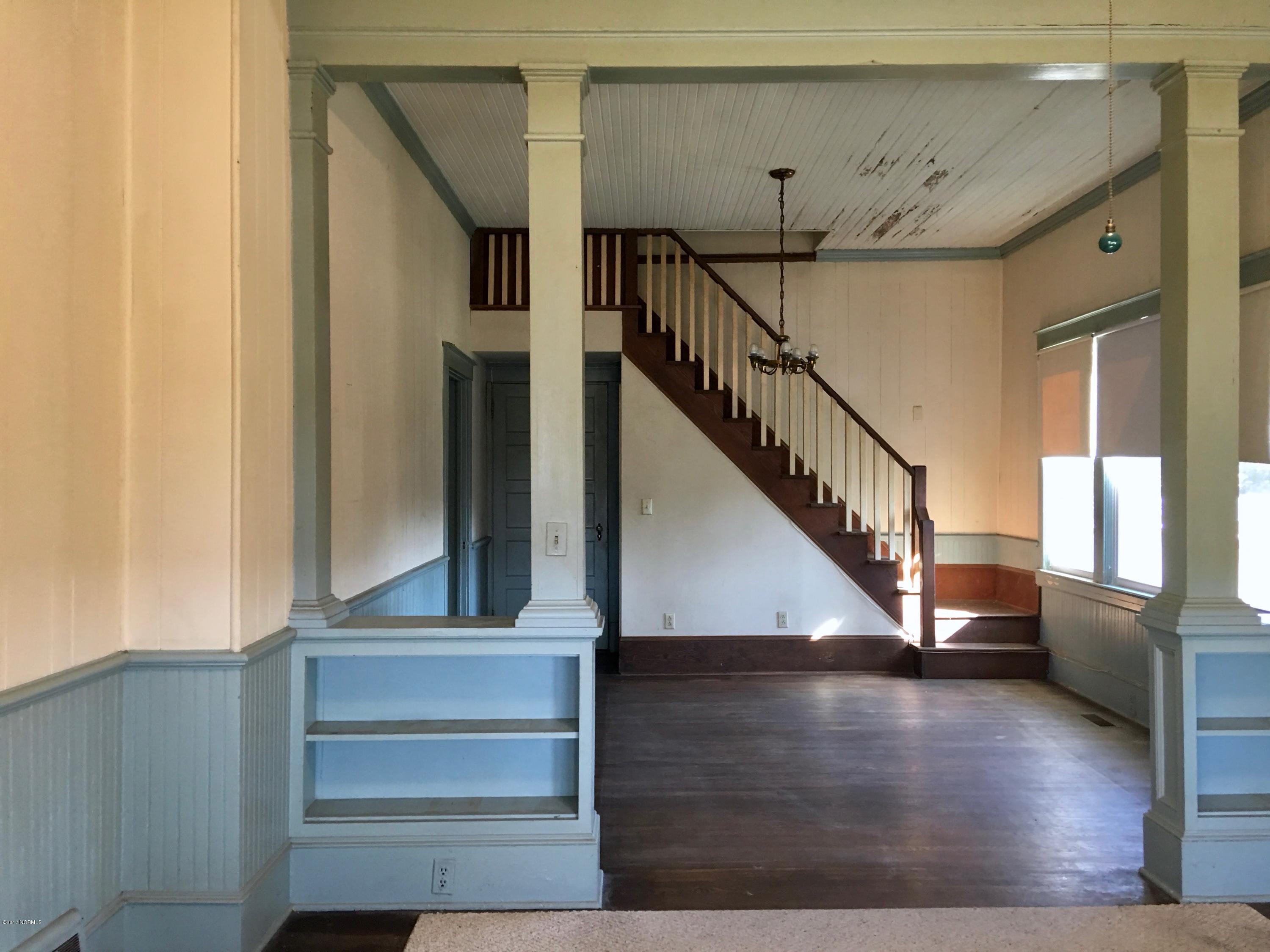 1312 Old Cherry Point Road New Bern, NC 28560 - Photo 10 of 80 Living room, dining room