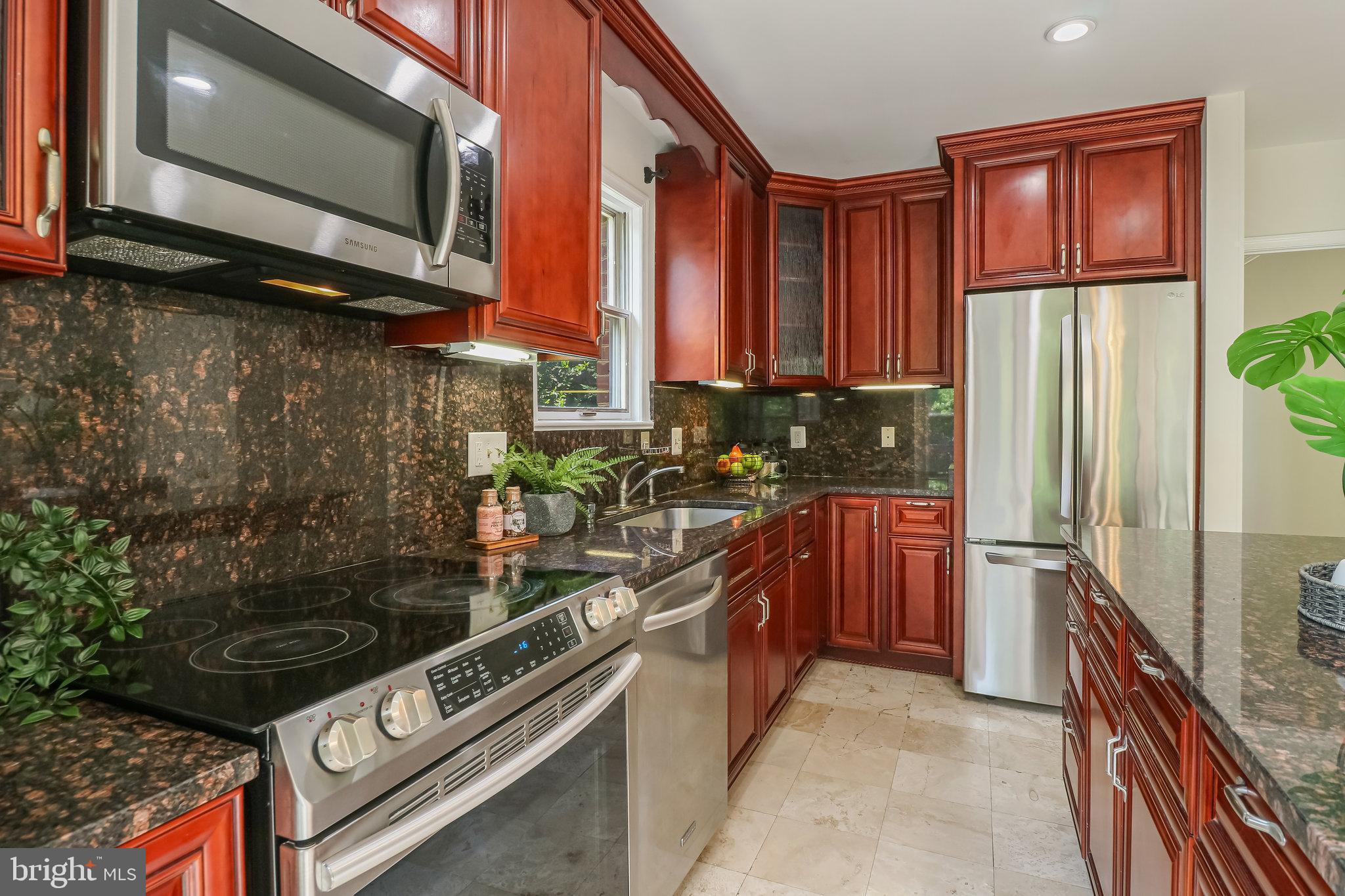 1450 Hampton Hill Circle McLean, VA 22101 - Photo 7 of 44