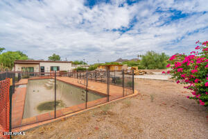 3933 East Rancho Drive Paradise Valley, AZ 85253 - Photo 7 of 27 view of balcony with city view