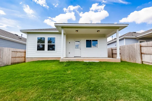 a view of a house with backyard