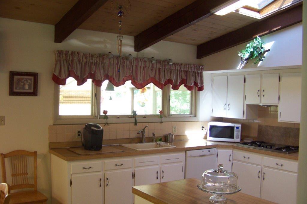 5 Green Street Springvale, ME 04083 - Photo 17 of 34 Bright and airy Kitchen.