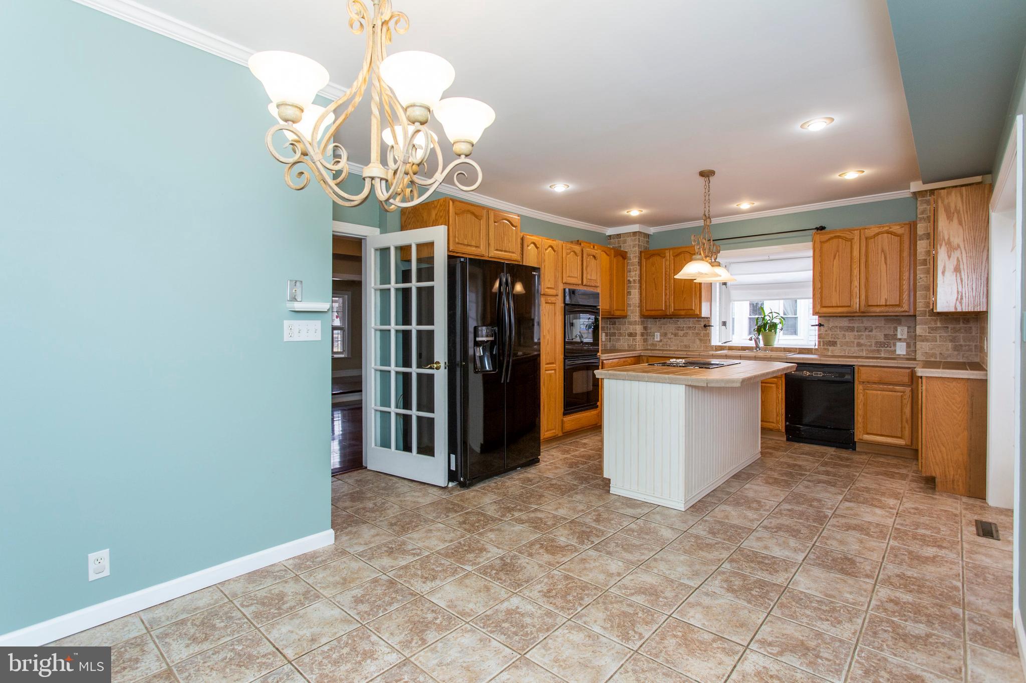 27 West Avon Road Brookhaven, PA 19015 - Photo 11 of 32 Gallery Image 11
