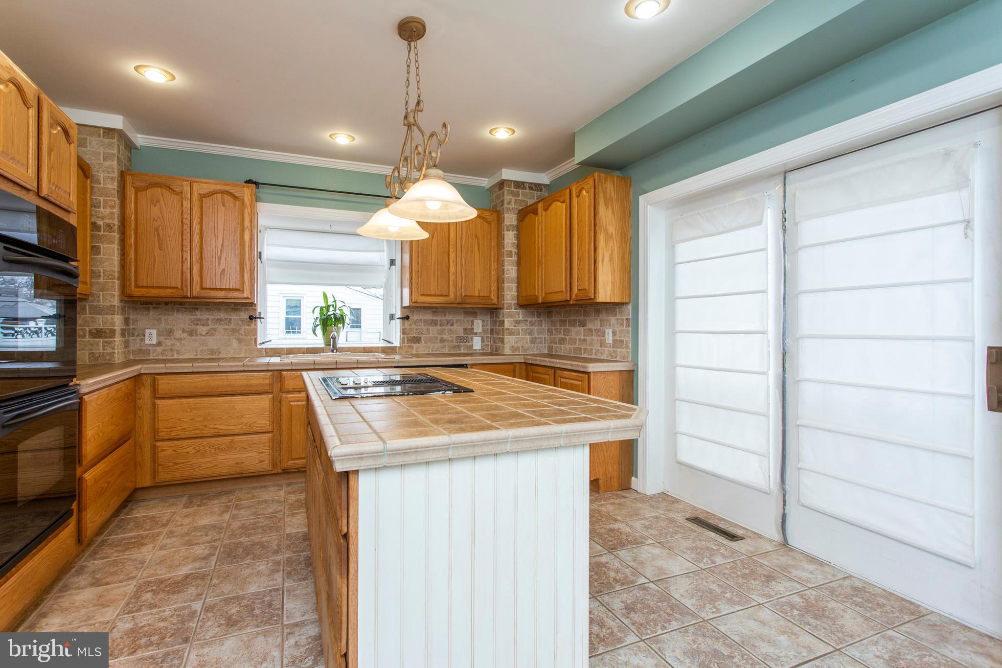 27 West Avon Road Brookhaven, PA 19015 - Photo 13 of 32 Gallery Image 13