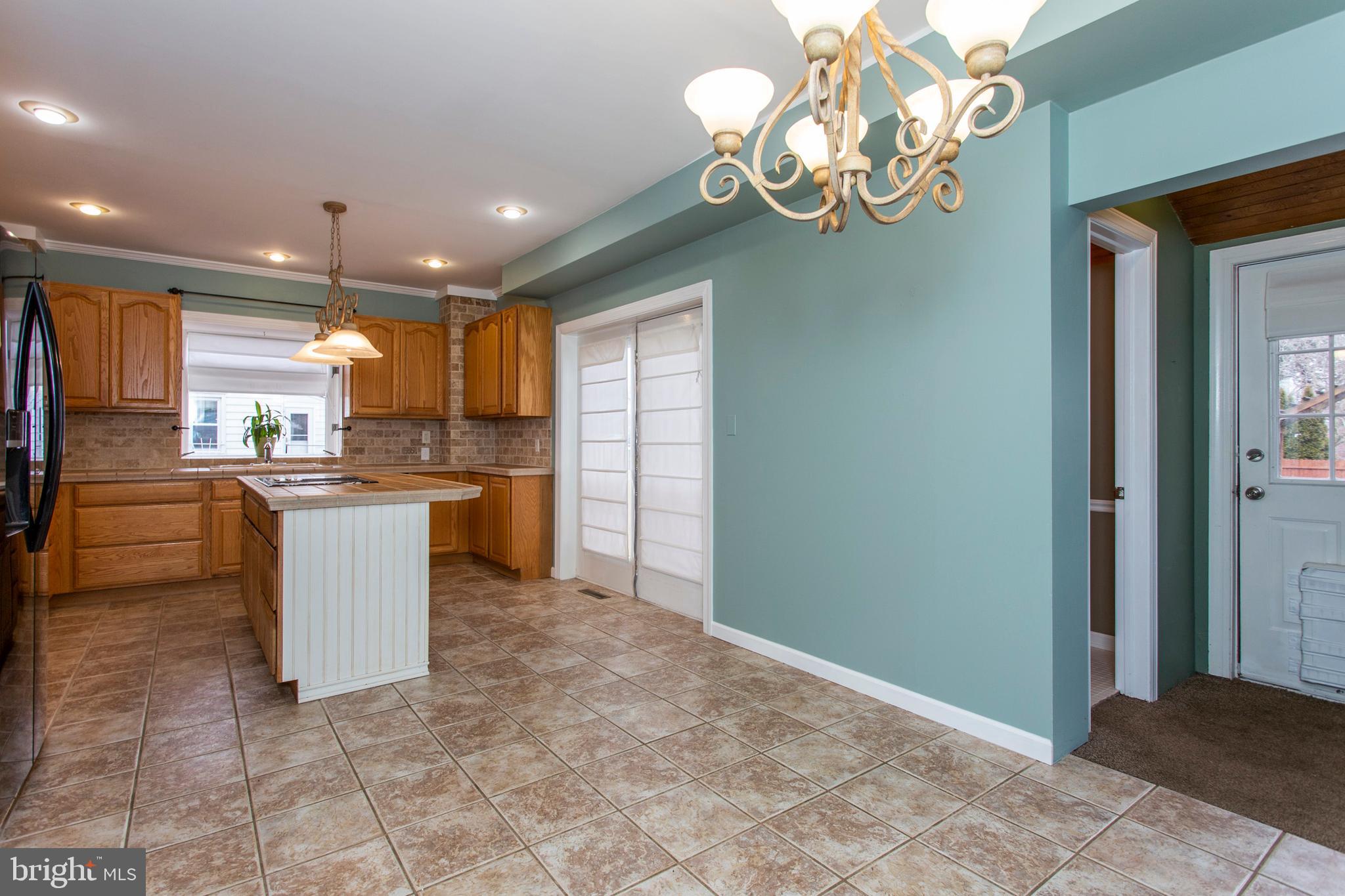 27 West Avon Road Brookhaven, PA 19015 - Photo 10 of 32 Gallery Image 10