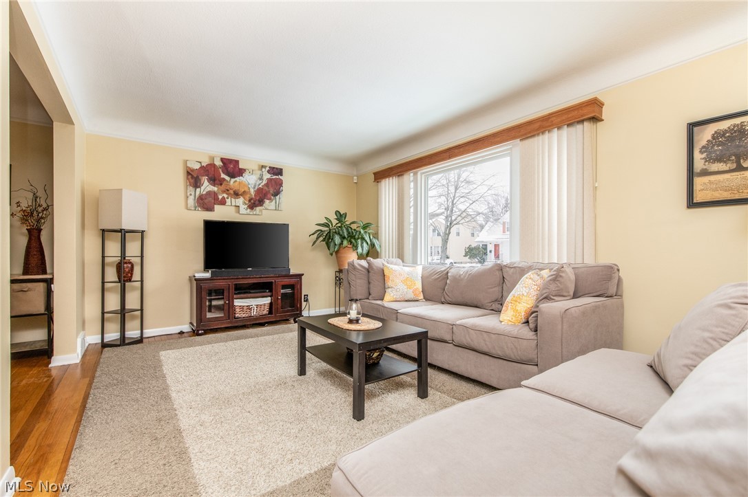 1106 Avondale Road Cleveland, OH 44121 - Photo 3 of 34