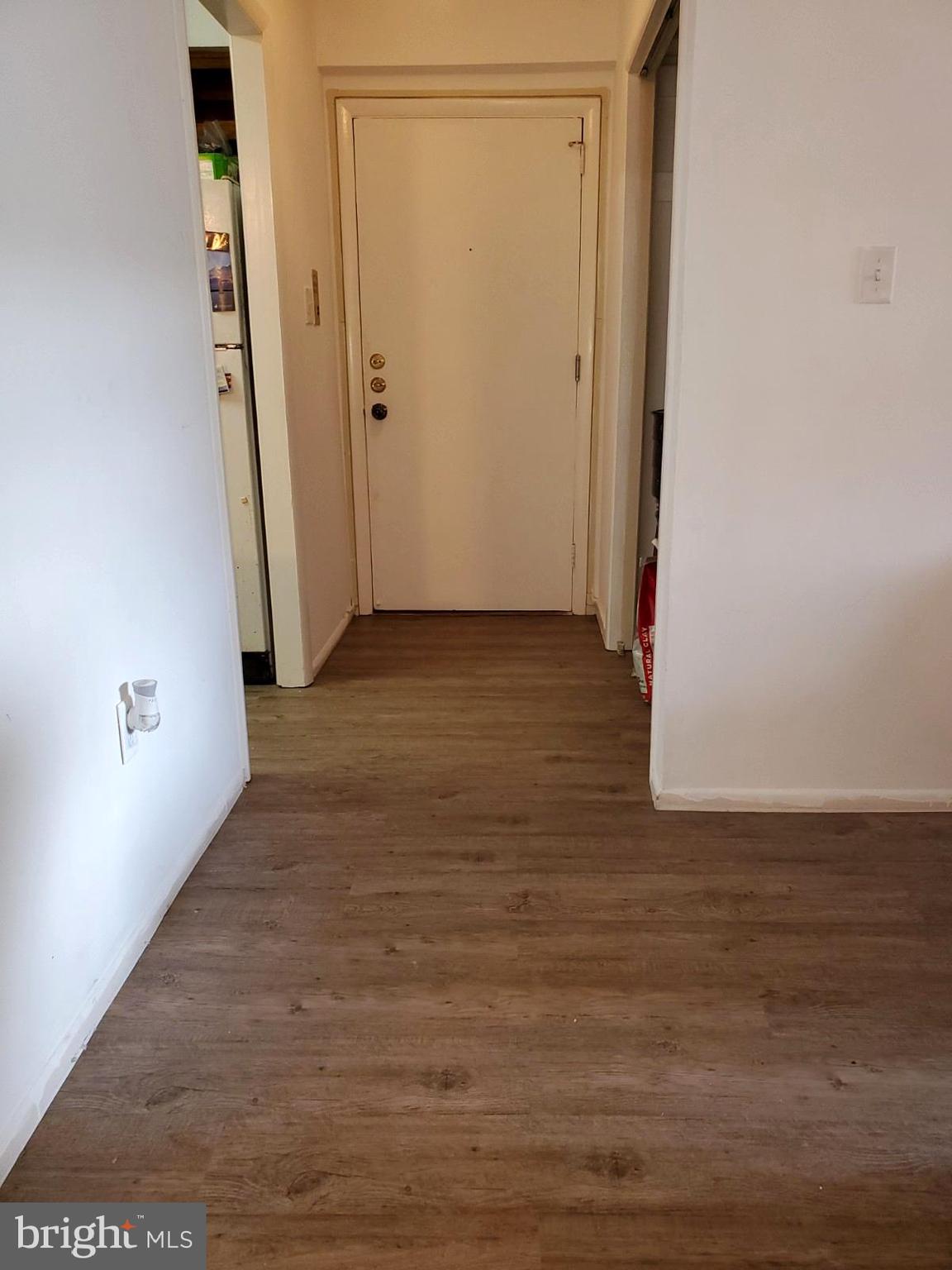 76 Welsh Tract Road, Unit 201 Newark, DE 19713 - Photo 3 of 26 Foyer Entry