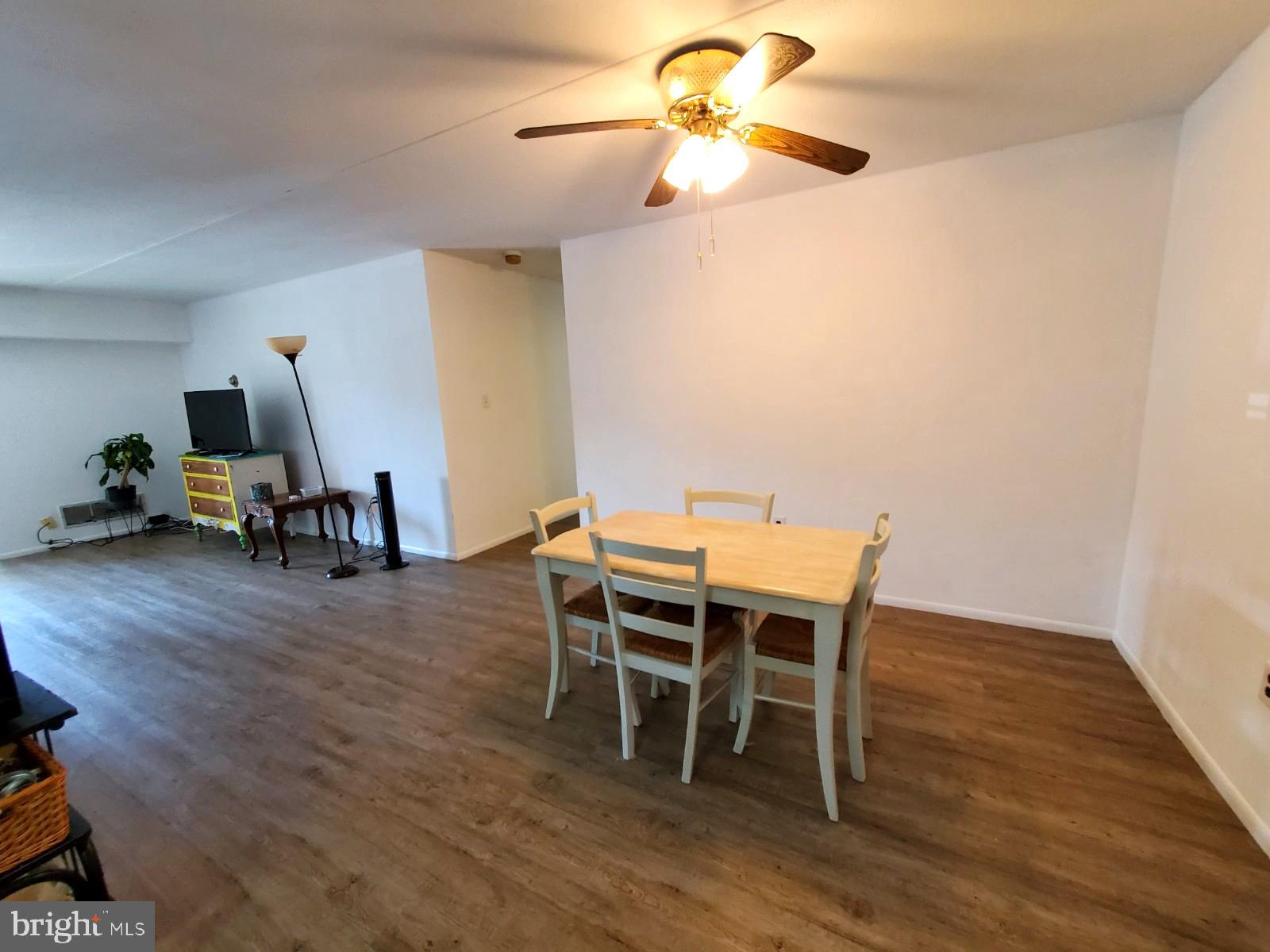76 Welsh Tract Road, Unit 201 Newark, DE 19713 - Photo 9 of 26 Kitchen to dining Room View