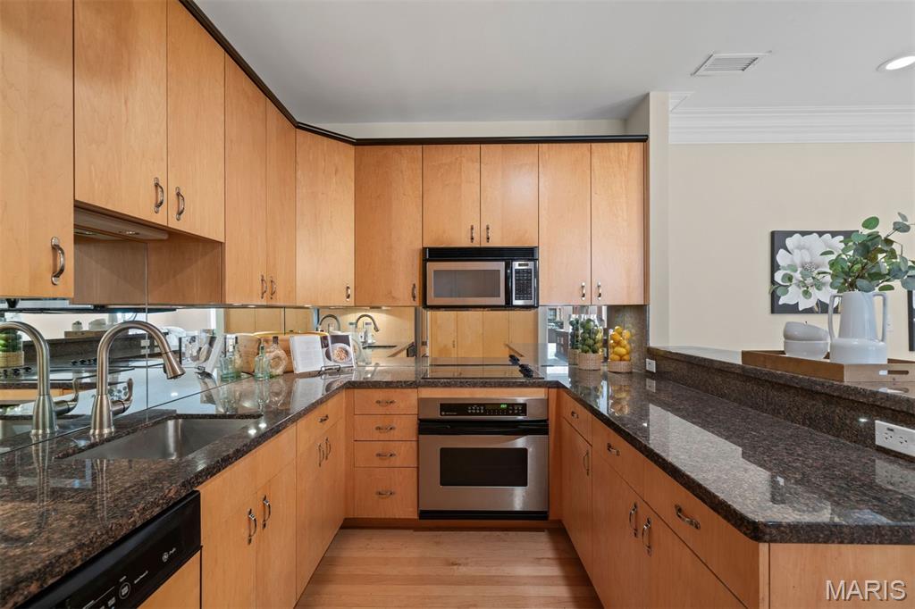 800 South Hanley Road, Unit 2B Clayton, MO 63105 - Photo 8 of 35 Gallery Image 8
