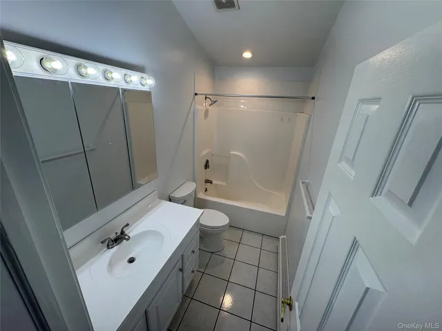 $2,200 | 10 Matsunaye Drive, Medford, NY 11763