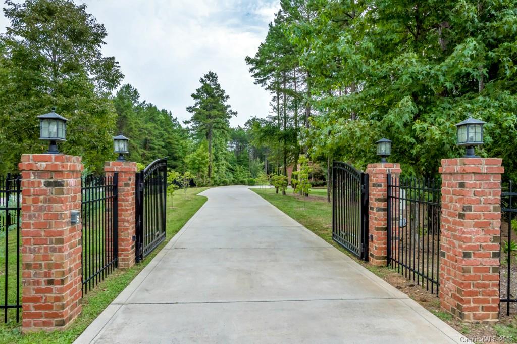 207 Underwood Road Matthews, NC 28104 - Photo 2 of 24 Gallery Image 2