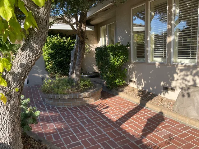 a view of a house with backyard and a garden