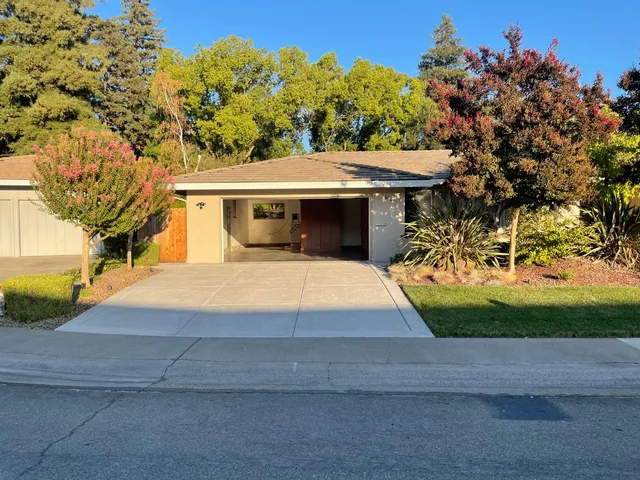 $992,500 | 61 Saratoga Circle, Sacramento, CA 95864