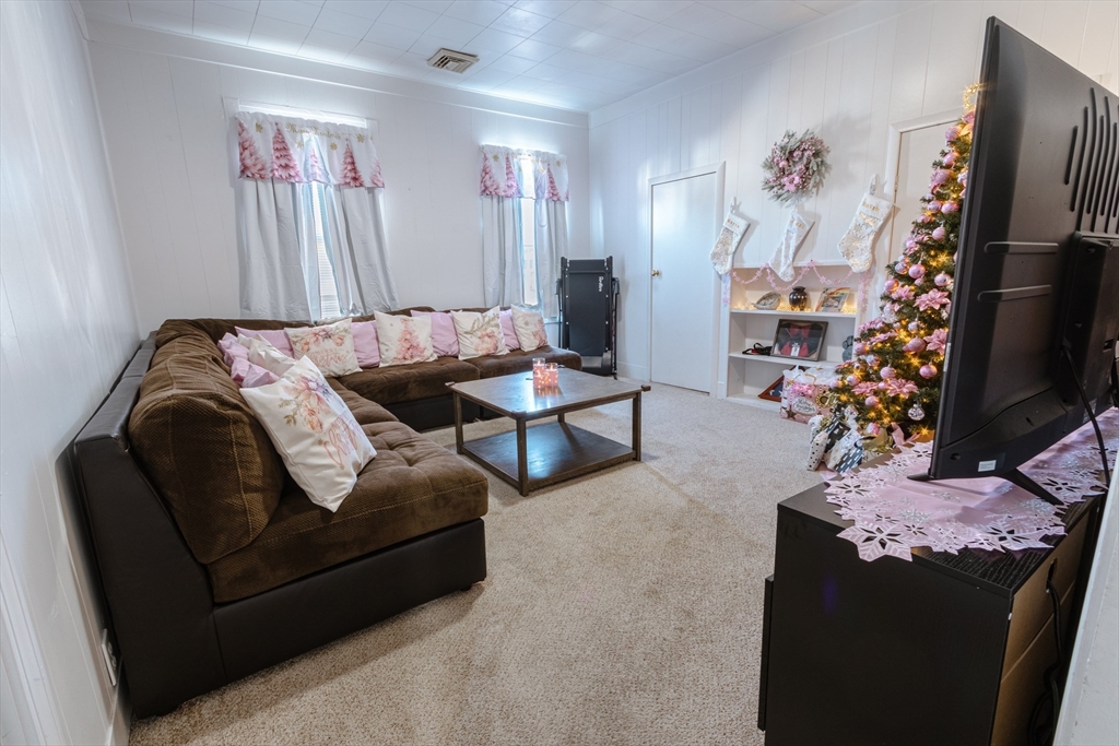 30 Elliot Street Worcester, MA 01605 - Photo 3 of 31 Gallery Image 3