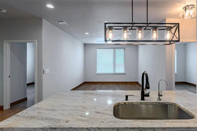 $2,000 | 1220 West Trinity Mills Road, Unit 5011, Carrollton, TX 75006