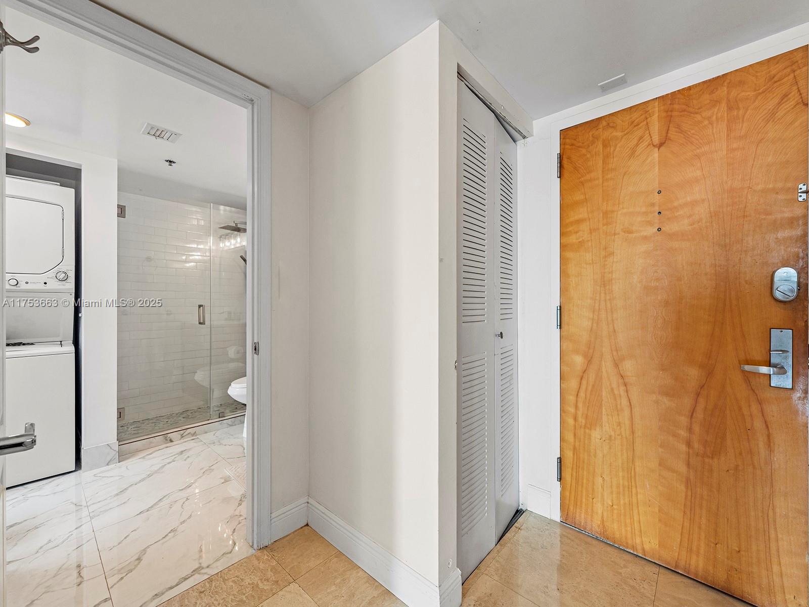 1200 Brickell Bay Drive, Unit 4019 Miami, FL 33131 - Photo 13 of 32