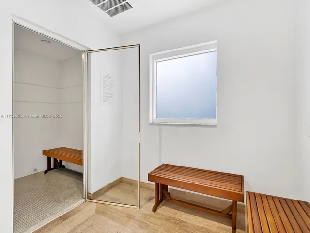 $1,955 | 1200 Brickell Bay Drive, Unit 4019, Miami, FL 33131