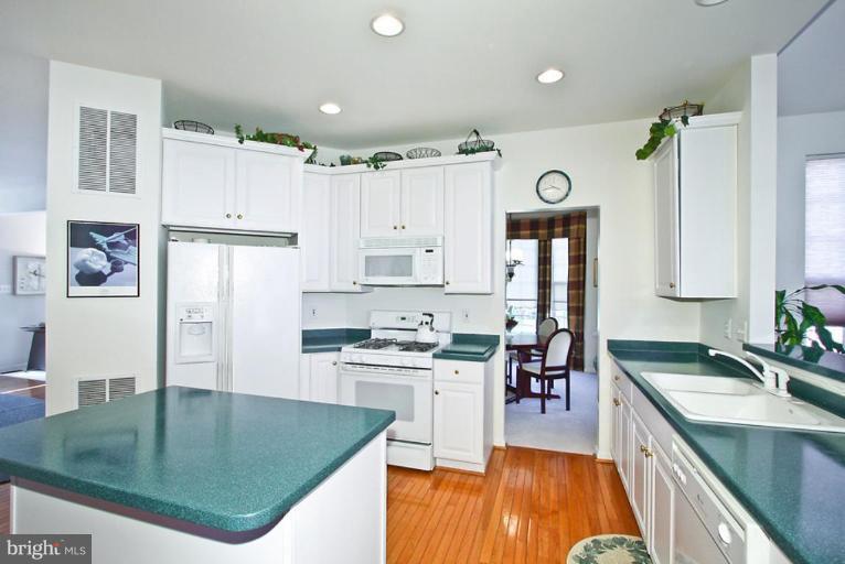 3 Manor Spring Court Silver Spring, MD 20906 - Photo 8 of 30 Kitchen
