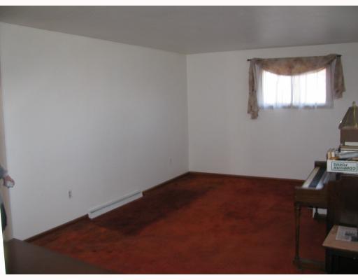 84 Vankirk Ridge Road Washington, PA 15301 - Photo 6 of 9 Living Room.