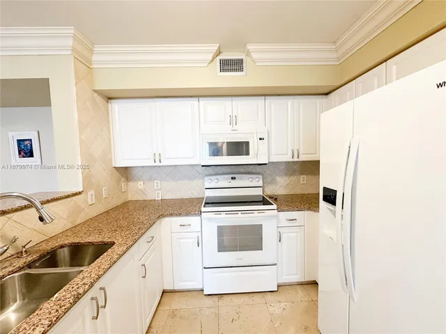 $680,000 | 1155 Brickell Bay Drive, Unit 3303, Miami, FL 33131