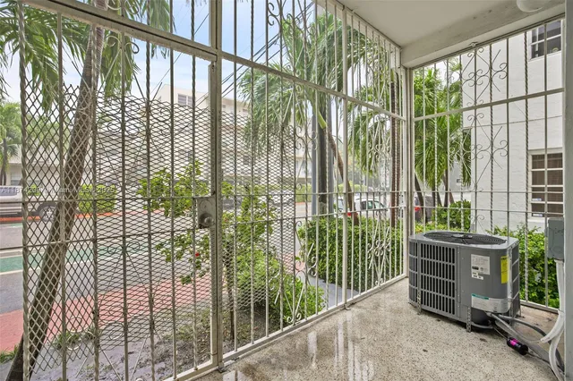 $319,000 | 641 Española Way, Unit 3, Miami Beach, FL 33139
