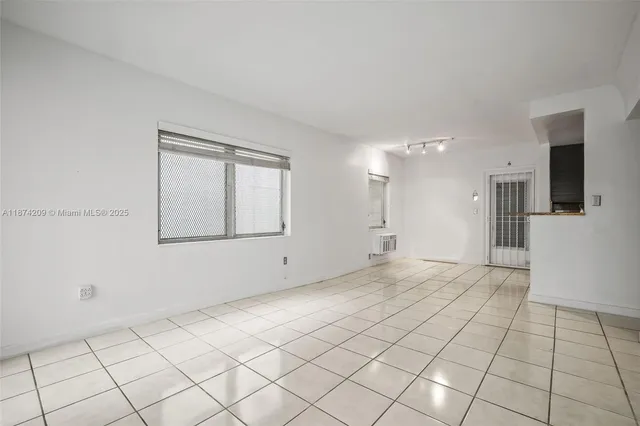 $319,000 | 641 Española Way, Unit 3, Miami Beach, FL 33139