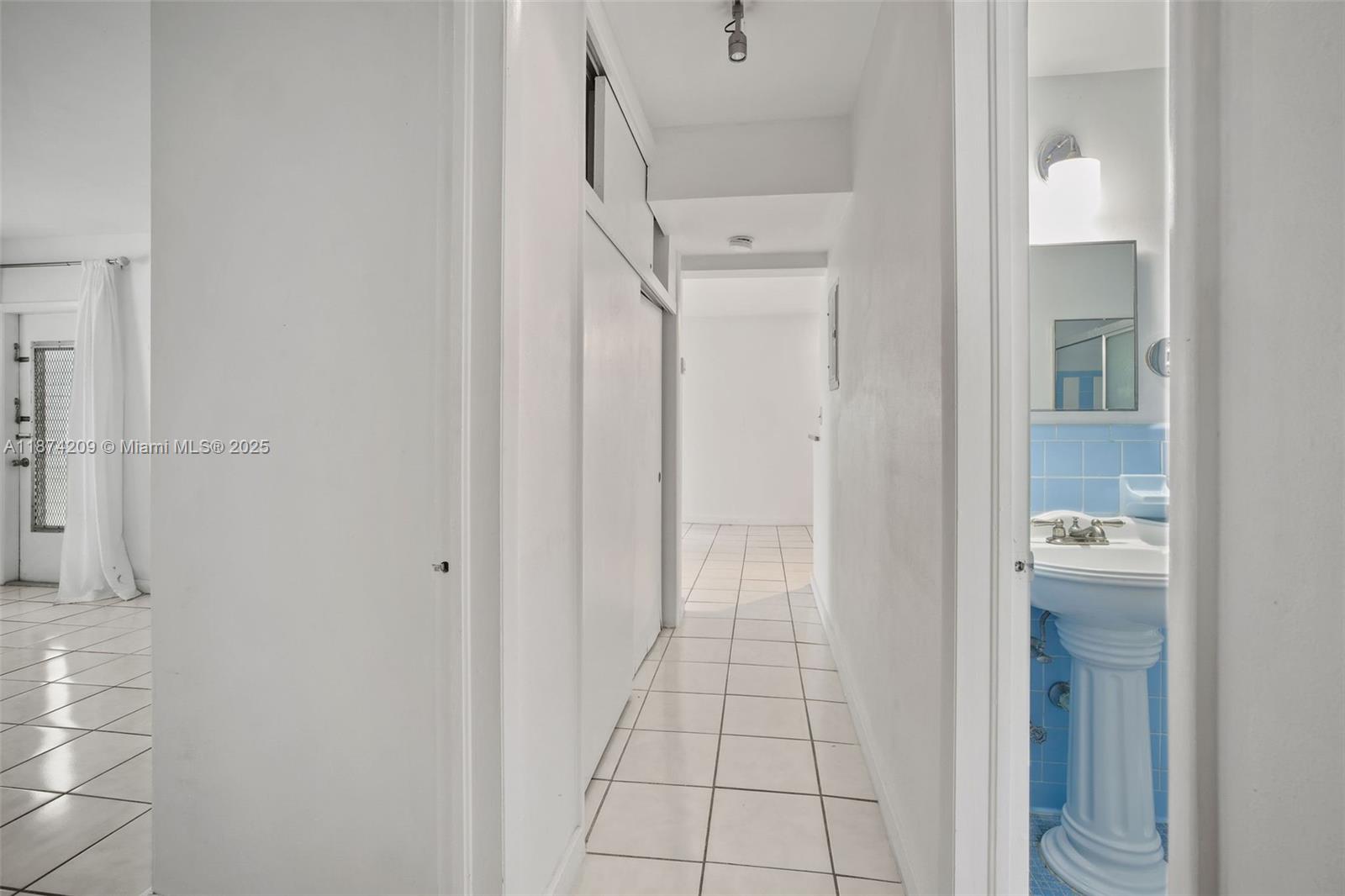 641 Española Way, Unit 3 Miami Beach, FL 33139 - Photo 16 of 23 a view of an empty room