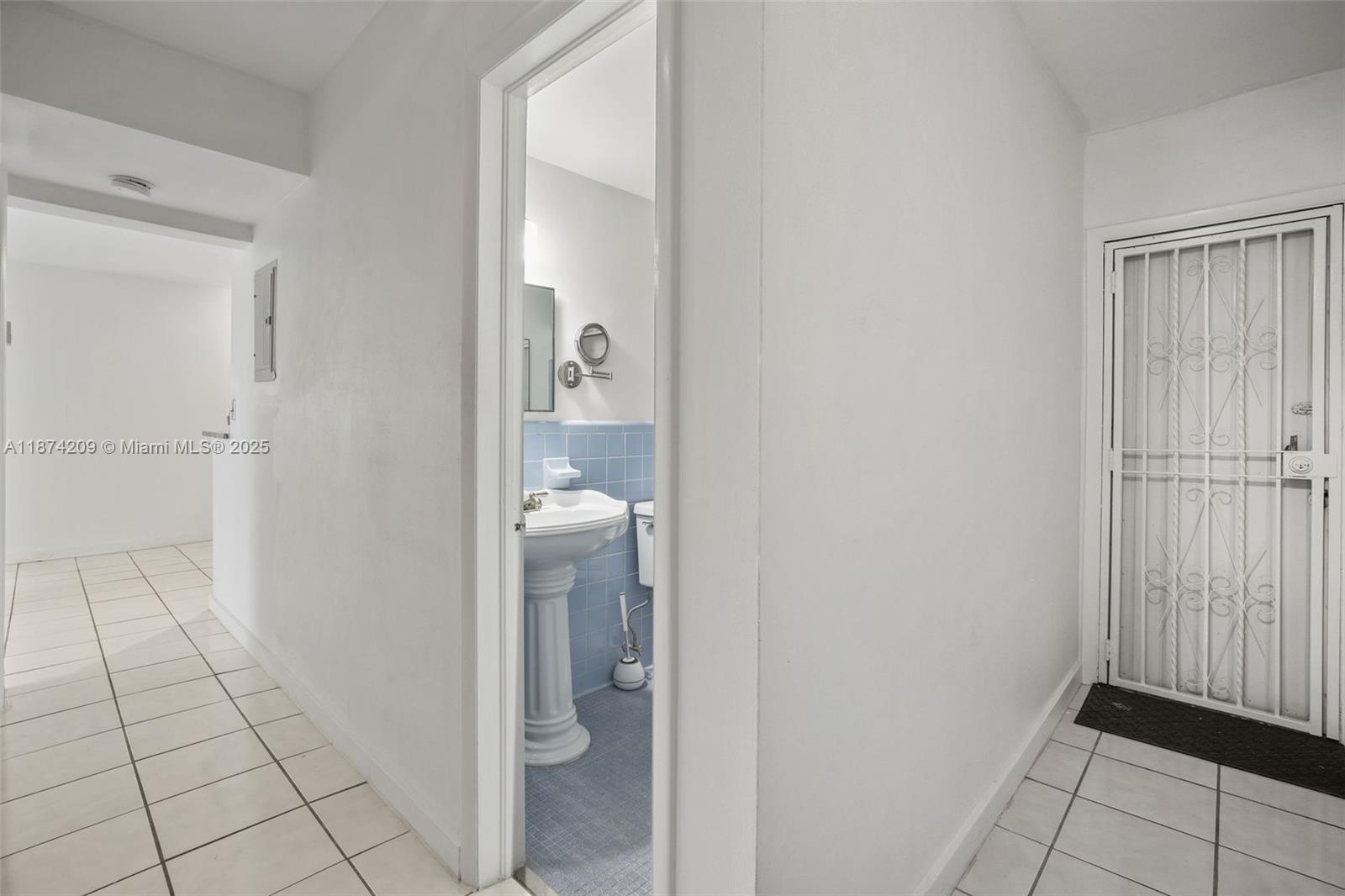 641 Española Way, Unit 3 Miami Beach, FL 33139 - Photo 18 of 23 a view of a bathroom