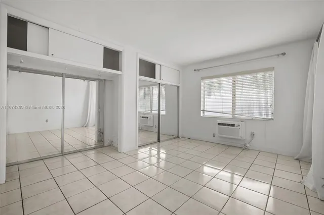 $319,000 | 641 Española Way, Unit 3, Miami Beach, FL 33139