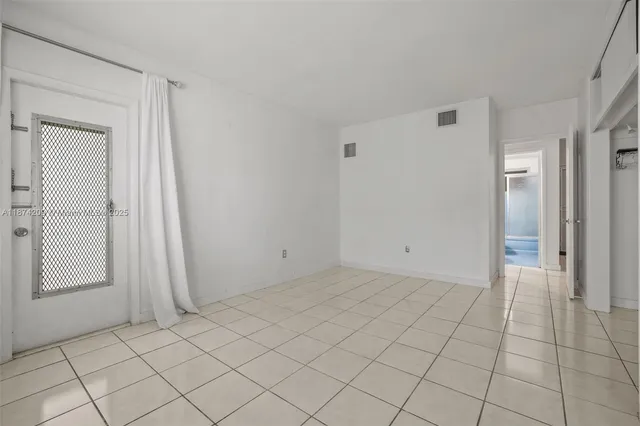 $319,000 | 641 Española Way, Unit 3, Miami Beach, FL 33139