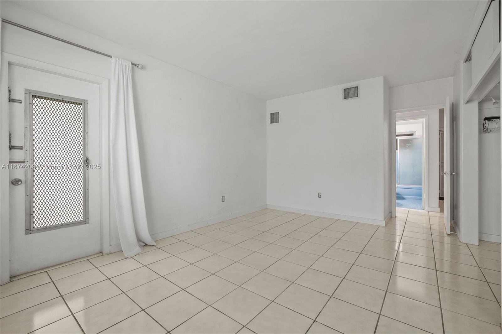 641 Española Way, Unit 3 Miami Beach, FL 33139 - Photo 21 of 23 an empty room with windows