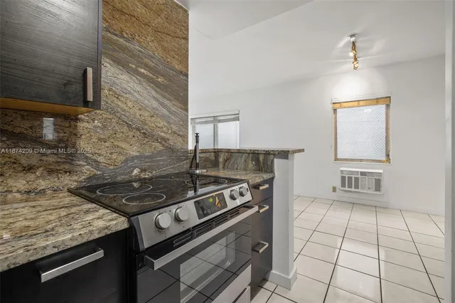 $319,000 | 641 Española Way, Unit 3, Miami Beach, FL 33139