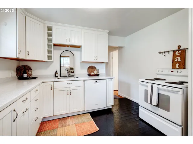 $299,900 | 488 B Street, Independence, OR 97351