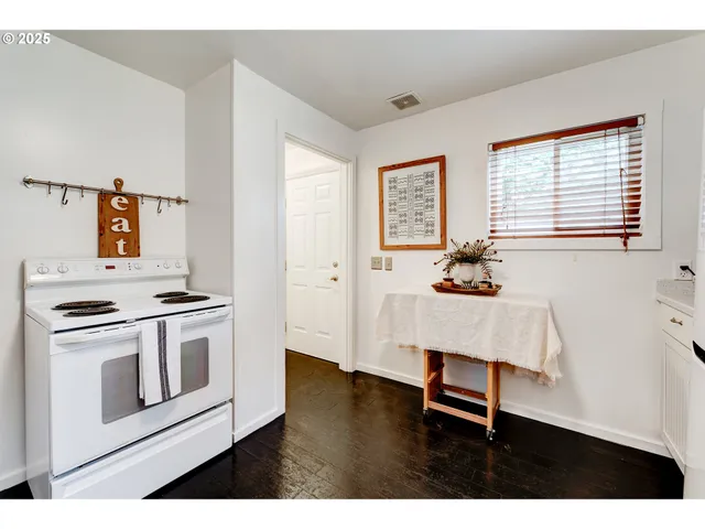 $299,900 | 488 B Street, Independence, OR 97351