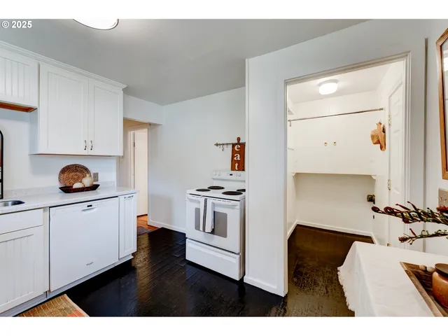 $299,900 | 488 B Street, Independence, OR 97351