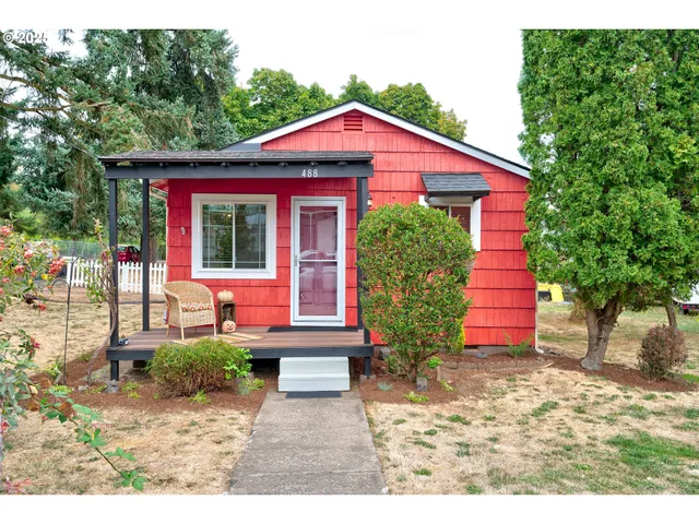 $299,900 | 488 B Street, Independence, OR 97351