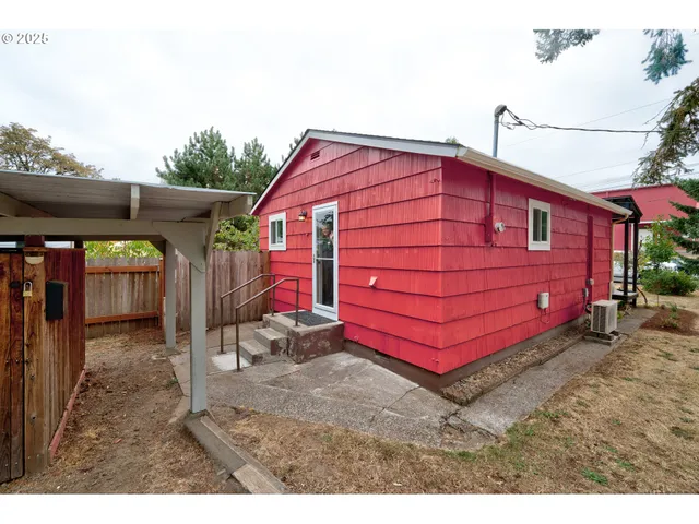 $299,900 | 488 B Street, Independence, OR 97351
